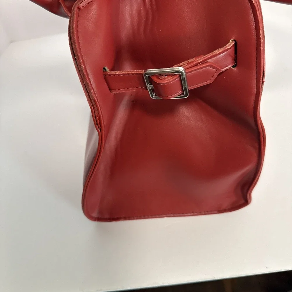 Unbranded red top